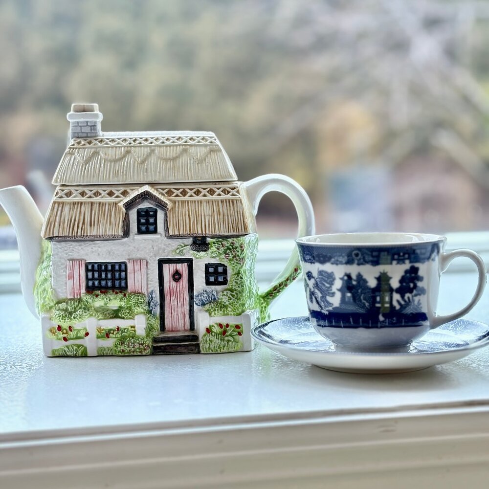 Thatched Roof Cottagecore House Teapot Ceramic English Cottage Collectible